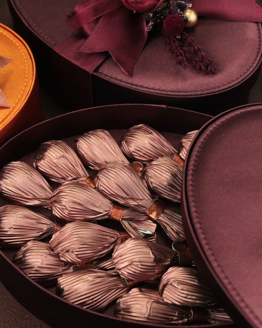 Saten Oval Çikolata Kutusu - Bordo