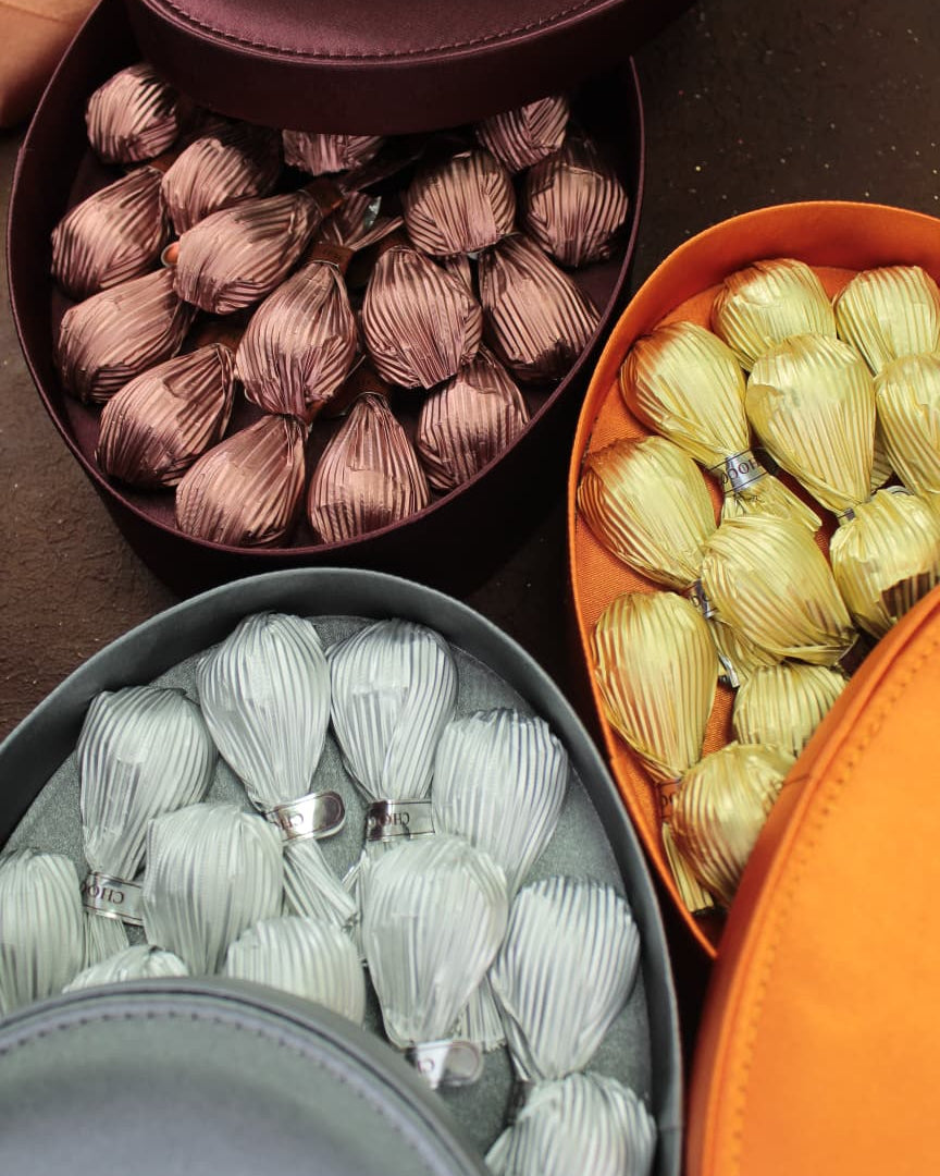 Saten Oval Çikolata Kutusu - Gümüş