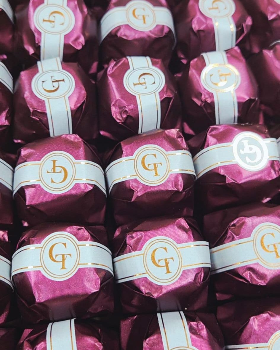 Glütensiz Badem & Hurma Dolgulu El Yapımı Çikolata